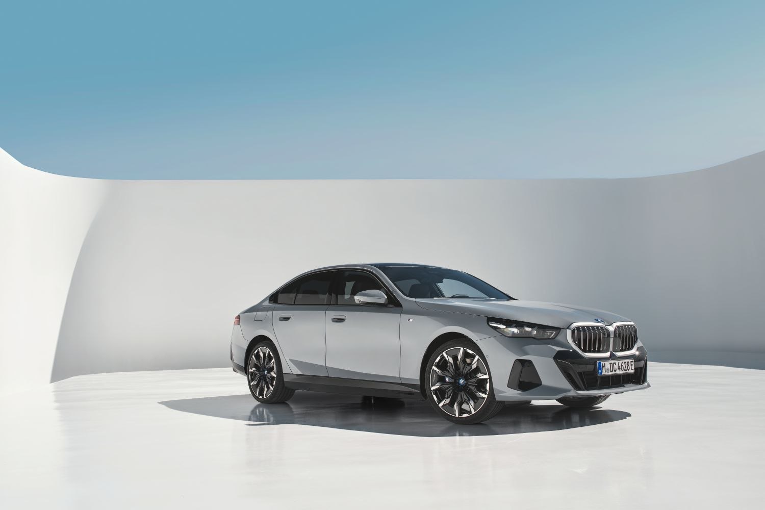 BMW i5 technical specifications and fuel economy
